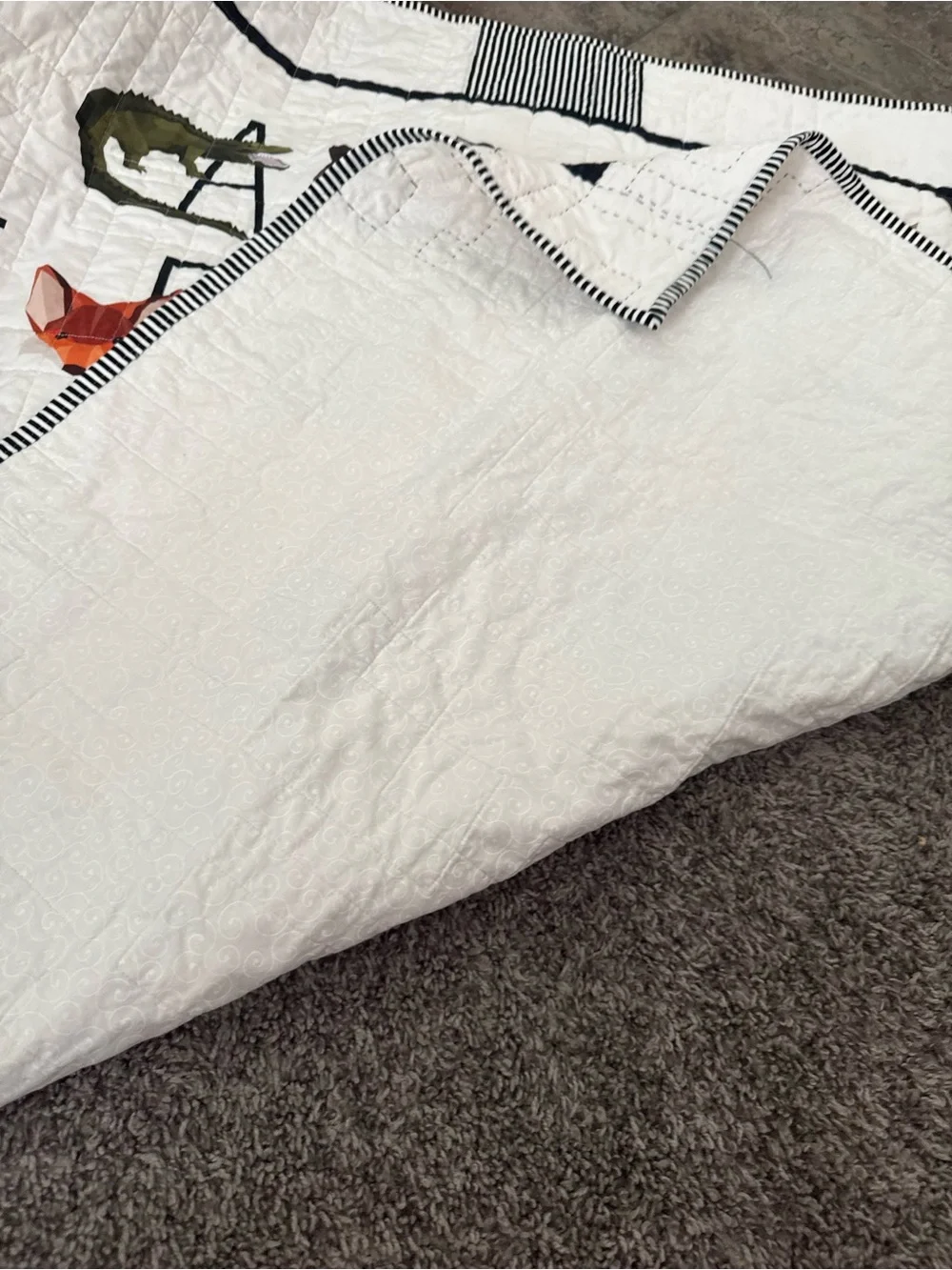 🥔Kids Animal Alphabet Quilt - White with Multicolor Animal Prints